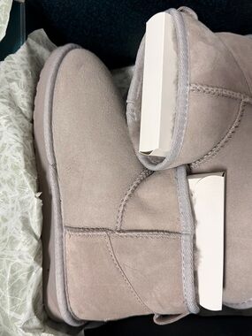 Emu Short Suede Shearling Lined Ankle Booties - only wore once for less than 1hr